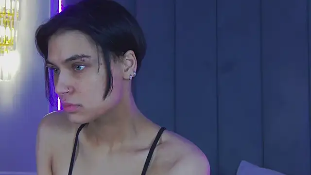 Snapshot of VioletAsh chatting on October 9, 2025, 4:46 am VioletAsh online show from October 9, 2025, 4:46 am