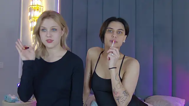 Snapshot of VioletAsh chatting on October 7, 2025, 5:03 pm VioletAsh online show from October 7, 2025, 5:03 pm