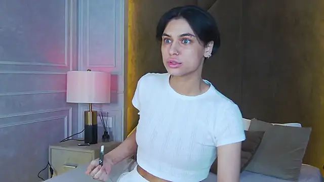 Snapshot of VioletAsh chatting on November 17, 2025, 4:38 am VioletAsh online show from November 17, 2025, 4:38 am