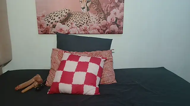 GorillaGripCunt77 online show from February 5, 2026, 9:32 pm