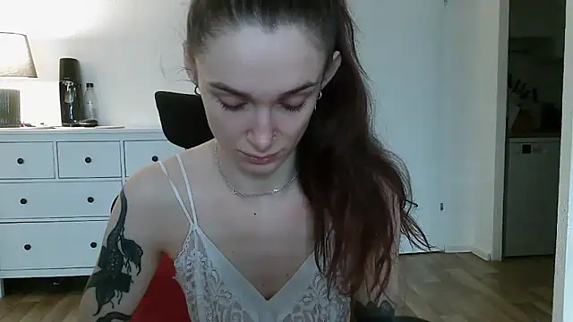 Snapshot of __Leyla__ chatting on November 27, 2025, 7:31 am Leyla online show from November 27, 2025, 7:31 am