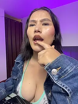 Snapshot of Candy_Velvet chatting on April 27, 2026, 10:41 pm Candy Velvet online show from April 27, 2026, 10:41 pm