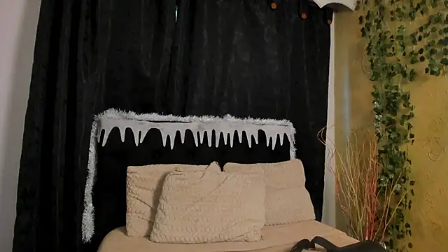 Tiffany Nm online show from December 17, 2025, 1:16 pm