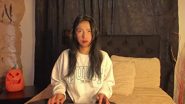 Tiffany Nm online show from November 3, 2025, 1:26 pm