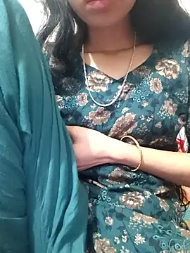 Snapshot of maya-Couple19 chatting on February 6, 2026, 6:04 pm maya-Couple19 online show from February 6, 2026, 6:04 pm