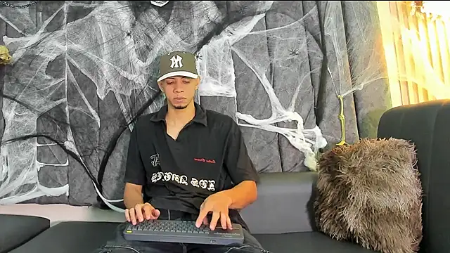 DustinandJordan online show from October 30, 2025, 8:39 pm