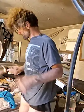 bearded cross online show from April 7, 2026, 3:14 pm