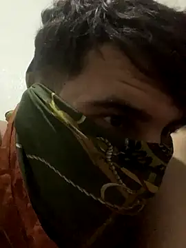 3Omar45 online show from November 3, 2025, 10:46 pm