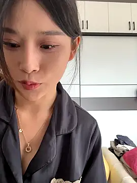 Alissa AA online show from September 22, 2025, 6:52 am