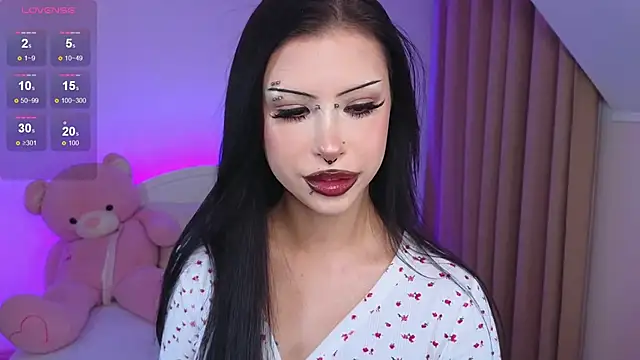 venomeowww   online show from October 11, 2025, 3:40 am