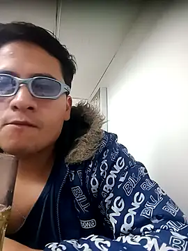 QJHoElyking online show from October 23, 2025, 2:21 am