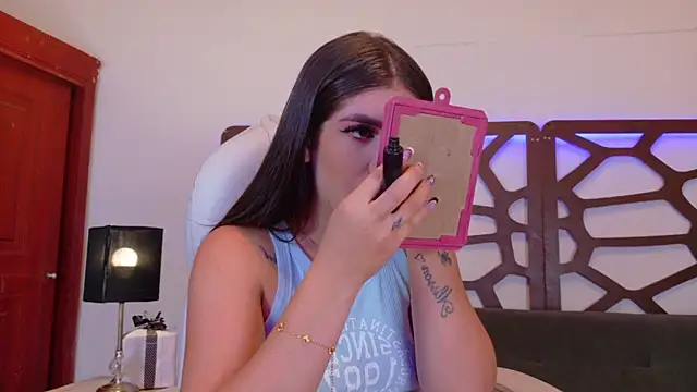 kloe bella online show from December 20, 2025, 12:08 pm