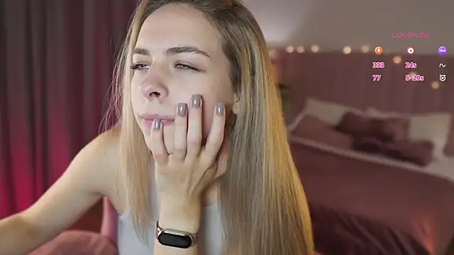 Snapshot of ShinyBarbie chatting on September 15, 2025, 6:47 am ShinyBarbie online show from September 15, 2025, 6:47 am