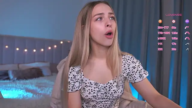 Snapshot of ShinyBarbie chatting on October 6, 2025, 6:25 am ShinyBarbie online show from October 6, 2025, 6:25 am