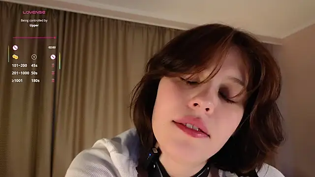 LurleneRamo online show from September 19, 2025, 1:09 am