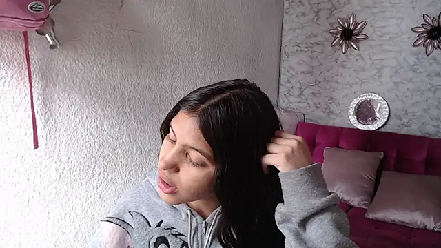 Snapshot of Evagirl69 chatting on May 19, 2026, 12:23 pm Evagirl69 online show from May 19, 2026, 12:23 pm