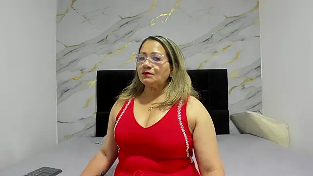 Snapshot of Vickysweeeettt chatting on October 3, 2025, 8:10 pm Vickysweeeettt online show from October 3, 2025, 8:10 pm