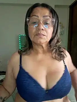 Snapshot of Vickysweeeettt chatting on June 1, 2026, 2:39 pm Vickysweeeettt online show from June 1, 2026, 2:39 pm