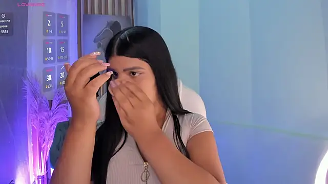 PauliinaBelle  online show from April 13, 2026, 1:15 pm