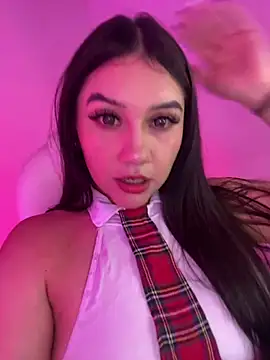 Zoe Serrat online show from July 22, 2026, 9:39 pm