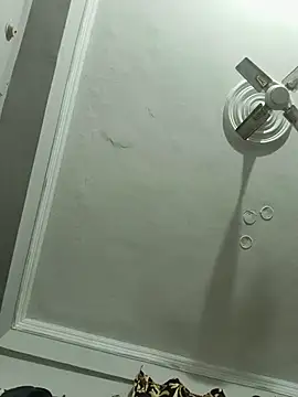 vardh033 online show from November 8, 2025, 7:06 pm