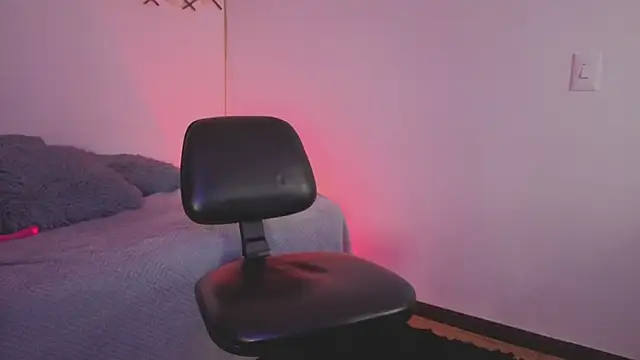 MiaCollinssx online show from October 8, 2025, 3:24 pm