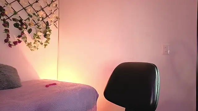 MiaCollinssx online show from September 12, 2025, 4:29 pm