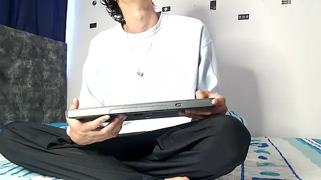 alexmark  online show from April 2, 2026, 2:13 pm