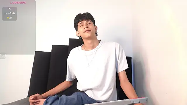 alexmark  online show from December 3, 2025, 7:13 pm