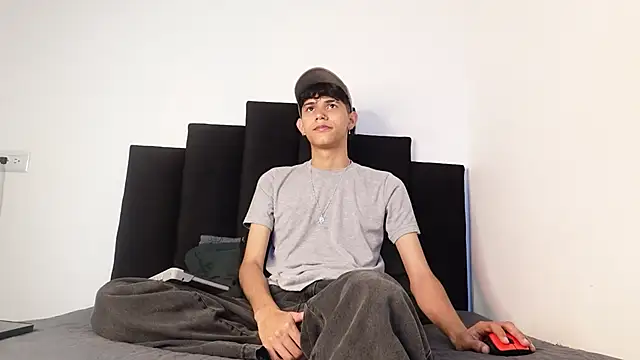 alexmark  online show from November 28, 2025, 1:44 pm