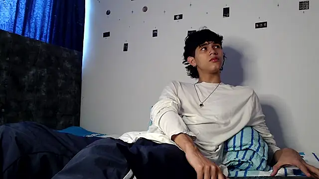 Snapshot of alexmark_ chatting on May 4, 2026, 6:55 pm alexmark online show from May 4, 2026, 6:55 pm