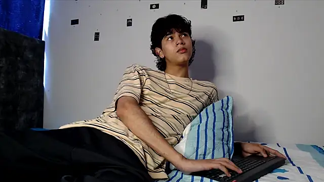 Snapshot of alexmark_ chatting on May 21, 2026, 6:16 pm alexmark online show from May 21, 2026, 6:16 pm