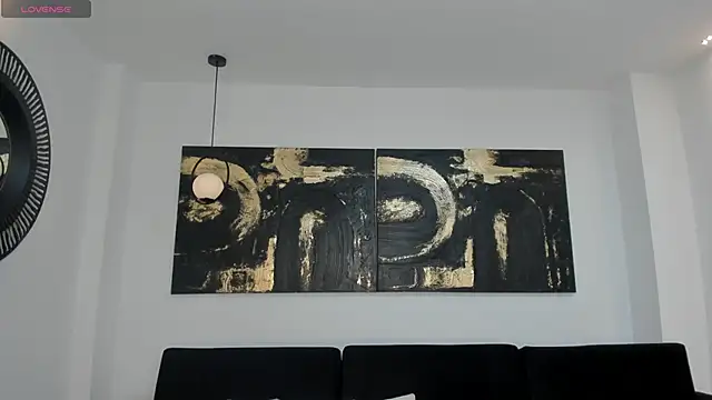 LeahNovac online show from November 26, 2025, 11:21 am