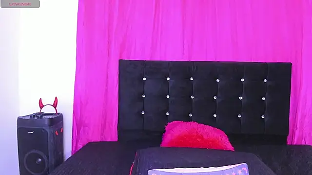 Snapshot of cutenaked_8 chatting on June 14, 2026, 2:24 am cutenaked 8 online show from June 14, 2026, 2:24 am