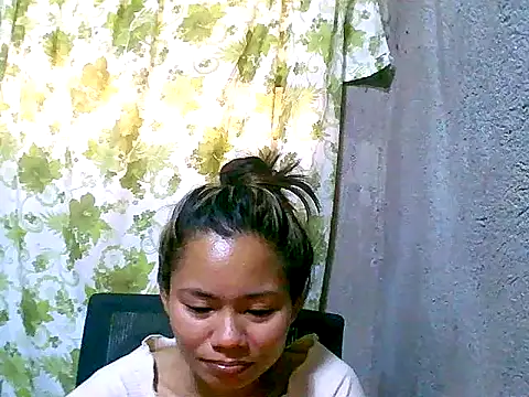 Snapshot of Sweeetgurll chatting on September 15, 2025, 12:44 am Sweeetgurll online show from September 15, 2025, 12:44 am