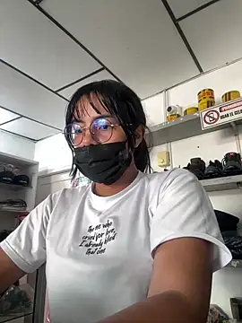 Kyra  Rose online show from December 17, 2025, 6:57 pm