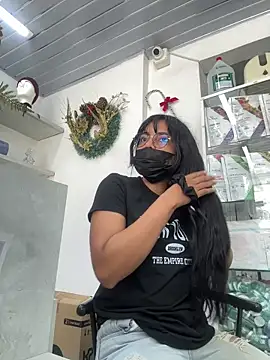 Kyra  Rose online show from December 18, 2025, 3:49 pm