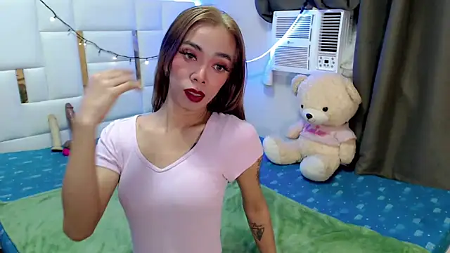 Snapshot of diamondnaked_ chatting on November 24, 2025, 3:56 pm diamondnaked online show from November 24, 2025, 3:56 pm