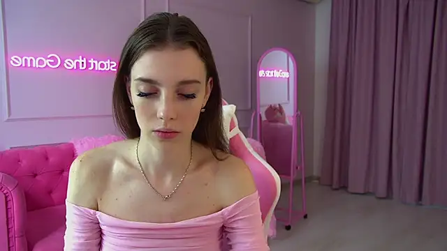 Snapshot of VeronicaVances chatting on September 23, 2025, 6:42 am VeronicaVances online show from September 23, 2025, 6:42 am