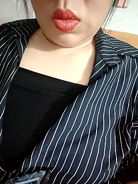 Julyy08 online show from September 30, 2025, 10:32 am