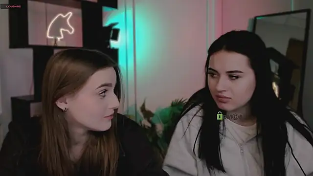 Snapshot of aria_moo chatting on November 24, 2025, 7:25 pm aria moo online show from November 24, 2025, 7:25 pm