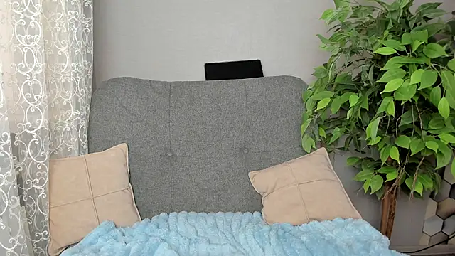 Kelly Gerzikaa online show from September 22, 2025, 2:17 am