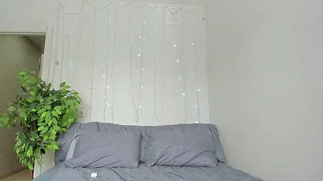 Kelly Gerzikaa online show from March 22, 2026, 4:27 am