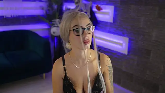 SugarRush  online show from November 15, 2025, 1:26 pm