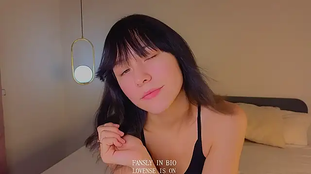 Snapshot of BritniBers chatting on November 14, 2025, 2:04 am BritniBers online show from November 14, 2025, 2:04 am