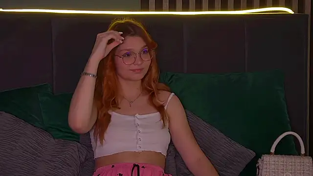 BellaMarebelle online show from September 21, 2025, 4:06 am