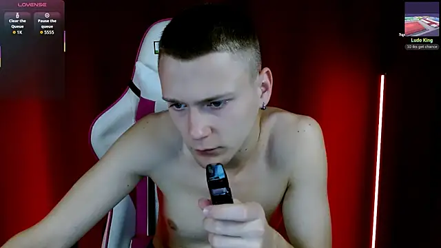 Xavier Night81 online show from October 12, 2025, 12:28 pm