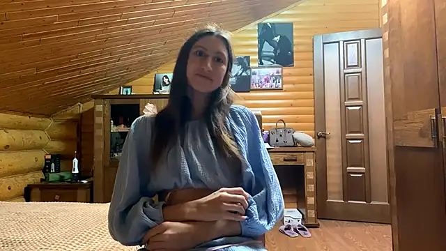 Shyselly online show from September 10, 2025, 4:39 pm