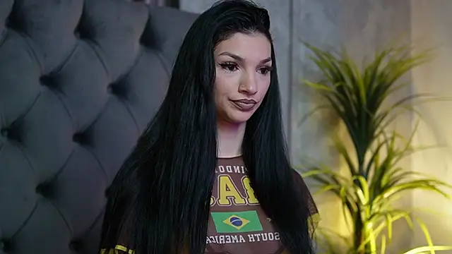 Snapshot of MiamiCoffee chatting on November 2, 2025, 6:57 pm MiamiCoffee online show from November 2, 2025, 6:57 pm