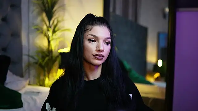 Snapshot of MiamiCoffee chatting on October 3, 2025, 7:04 pm MiamiCoffee online show from October 3, 2025, 7:04 pm